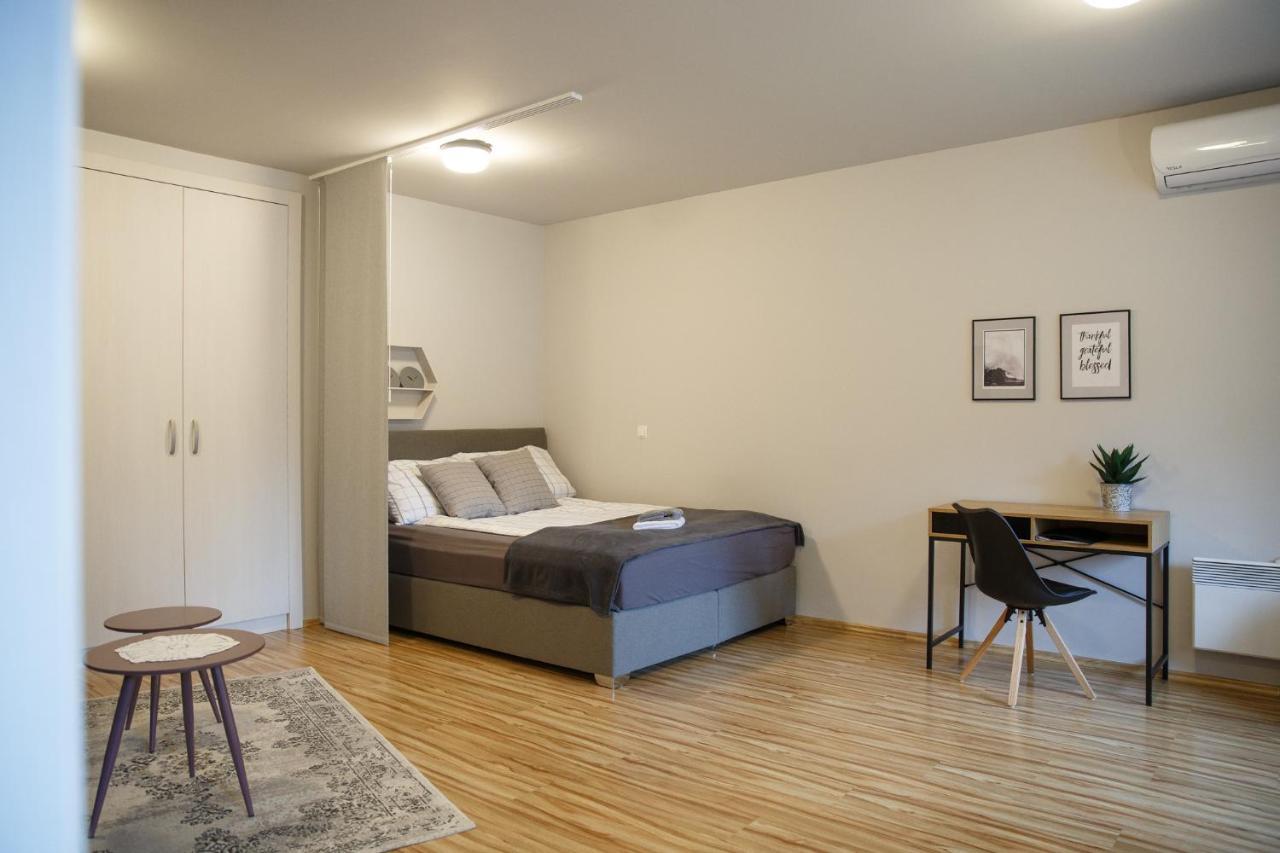 Apartment Nobl Plac 첼레 외부 사진