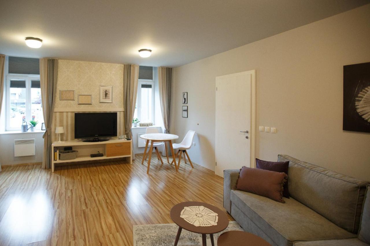 Apartment Nobl Plac 첼레 외부 사진