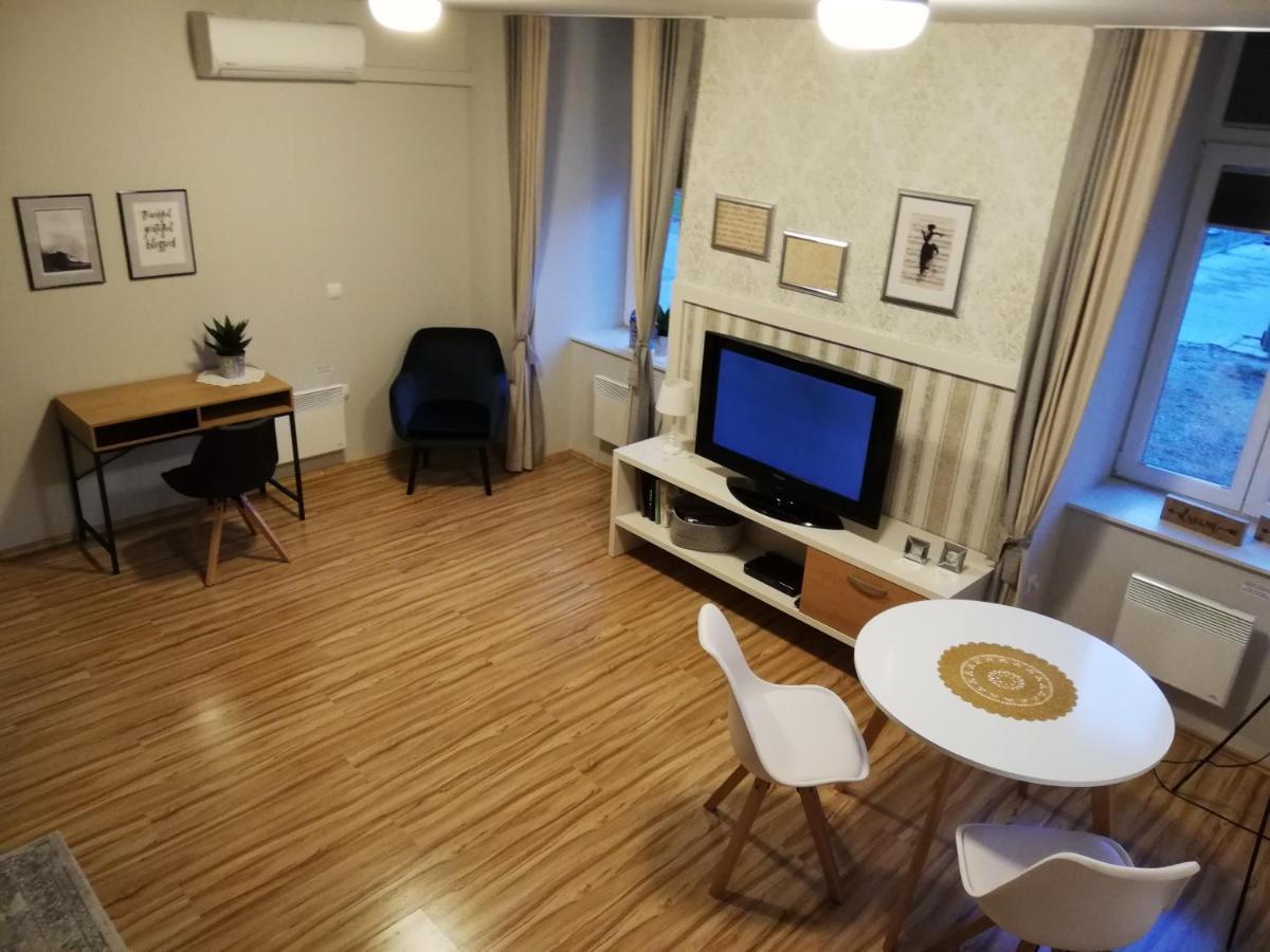Apartment Nobl Plac 첼레 외부 사진
